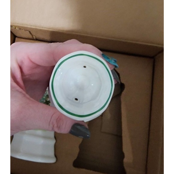 Christmas Heritage Salt & Pepper Shaker Set by Pfaltzgraff Holiday Kitchen Decor - Picture 6 of 7